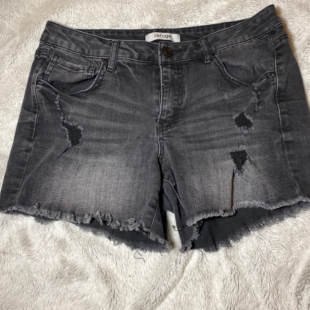 refuge black denim ripped jeans size 6.